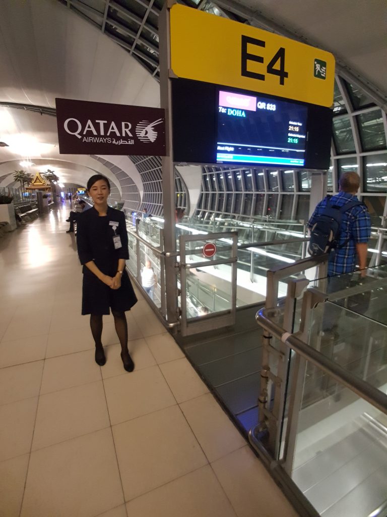 Klasa Biznes Qatar Airways A380 – boarding na lotnisku w Bangkoku