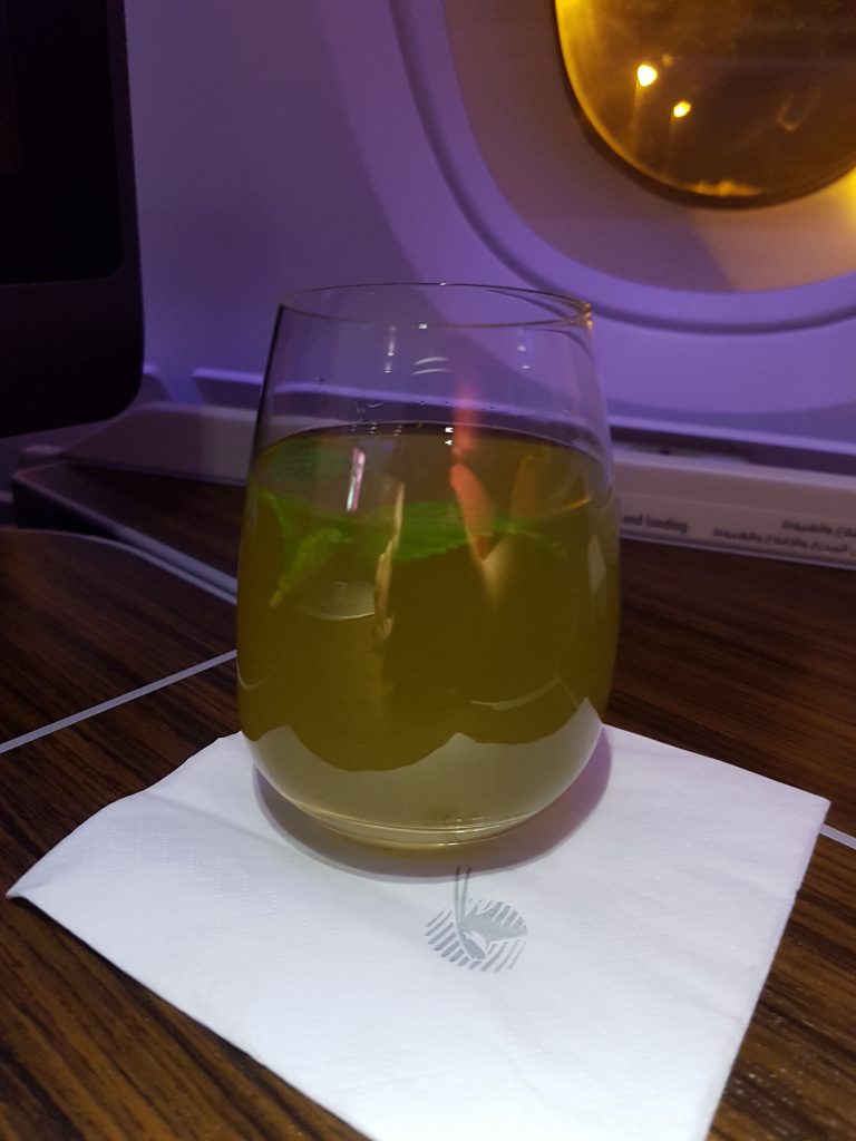 Klasa Biznes Qatar Airways A380 – welcome drink