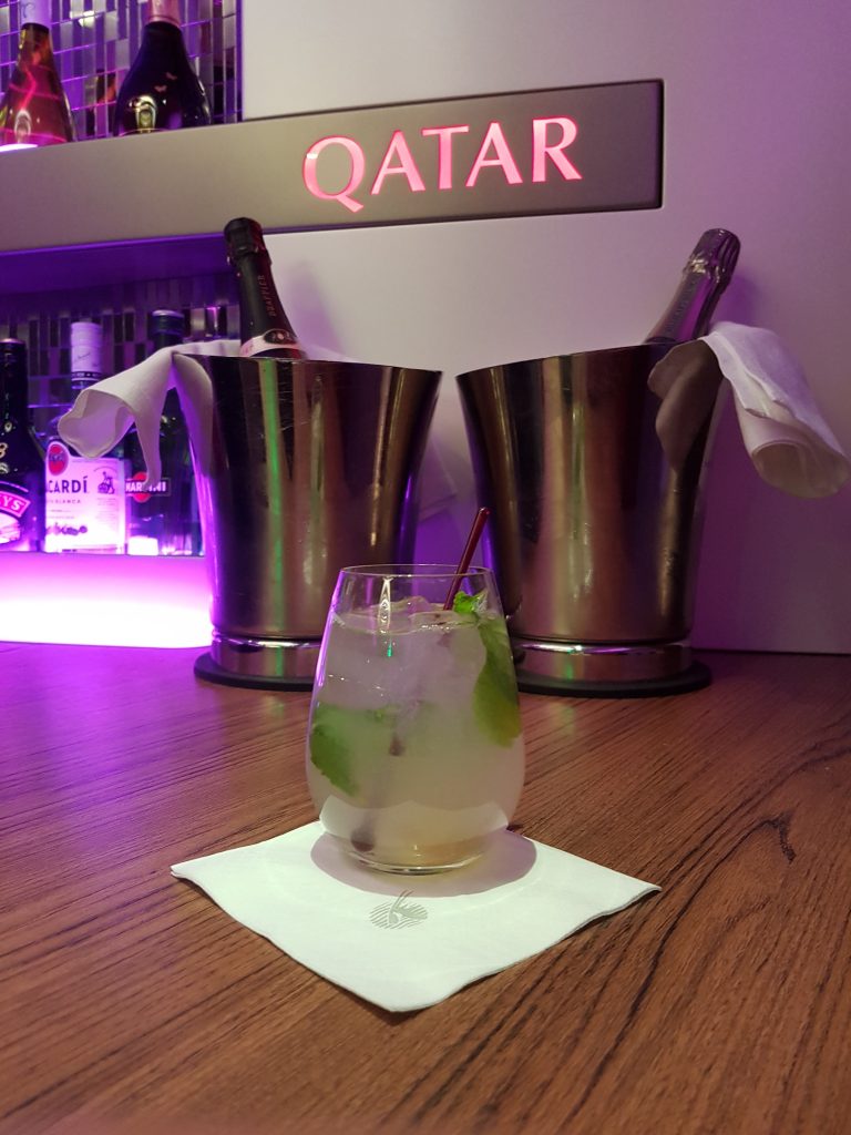 Klasa Biznes Qatar Airways A380 – bar na pokładzie